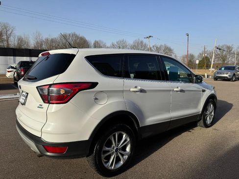 Used 2017 Ford Escape SE image 6