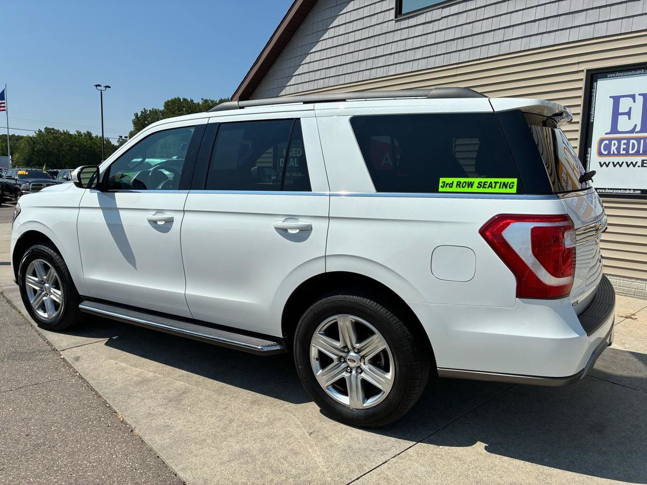 Used 2020 Ford Expedition XLT w/ Equipment Group 202A AWD/4WD image 8