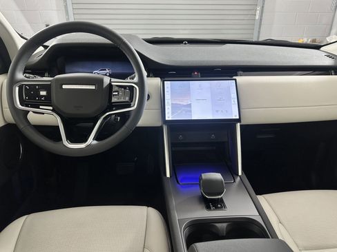 Used 2025 Land Rover Discovery Sport S image 4