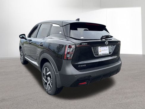 Used 2025 Nissan Kicks SV image 27