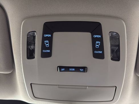 Used 2024 Toyota Sienna LE AWD/4WD image 34