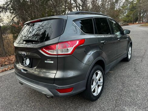 Used 2015 Ford Escape SE w/ Equipment Group 201A image 3