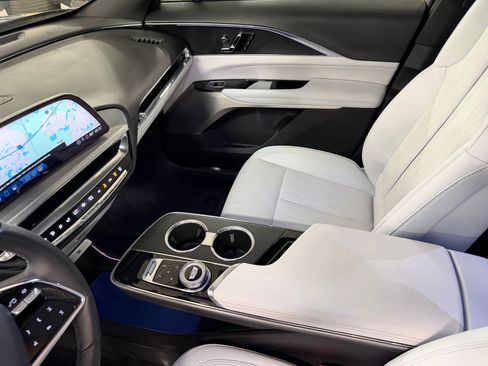 Certified 2024 Cadillac Lyriq Luxury RWD image 38