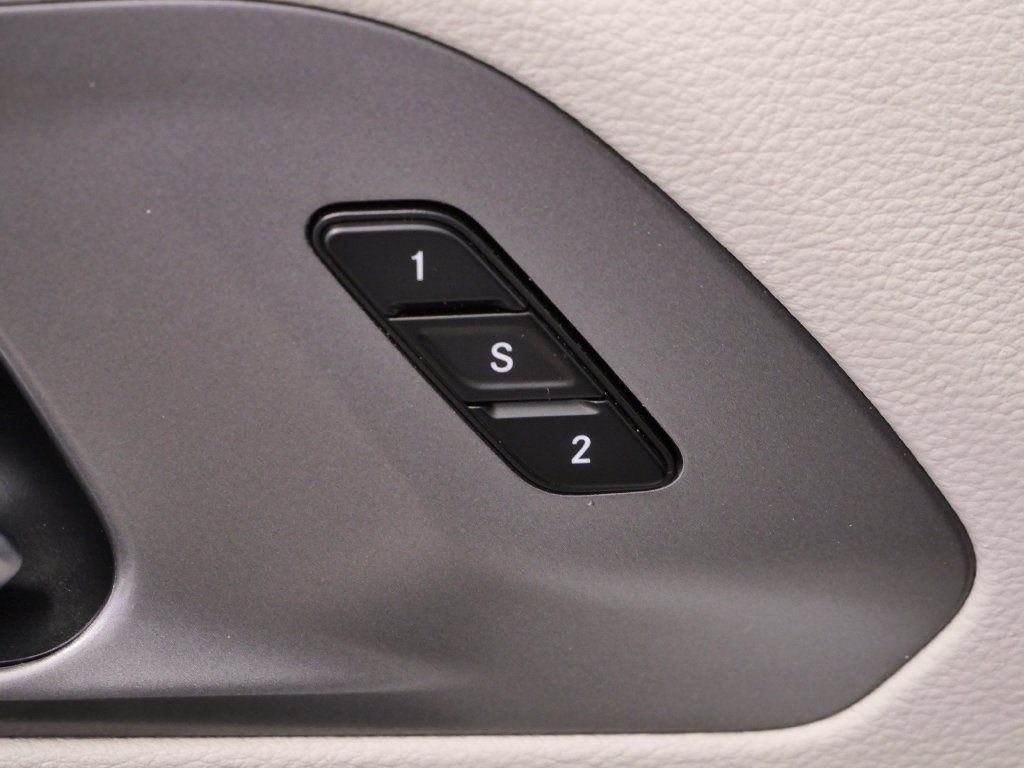 Certified 2023 Chrysler Pacifica Touring-L FWD image 21