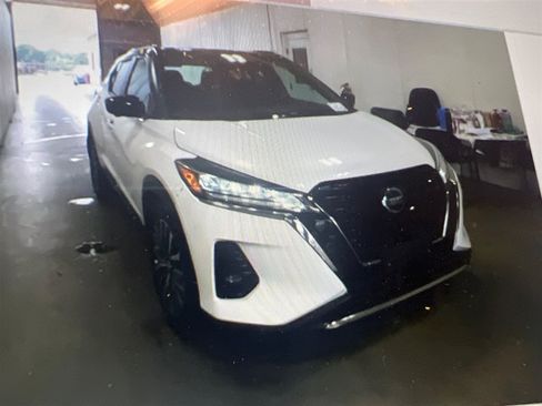 Used 2021 Nissan Kicks SR FWD image 5