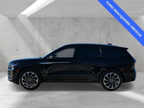 Used 2025 Lincoln Nautilus Reserve image 5