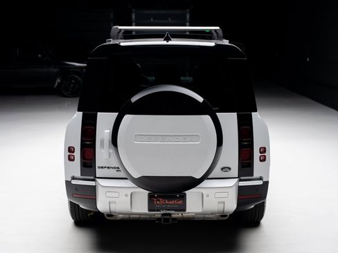 Used 2023 Land Rover Defender 130 SE image 27