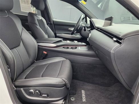 Used 2024 Genesis GV70 3.5T Sport image 29
