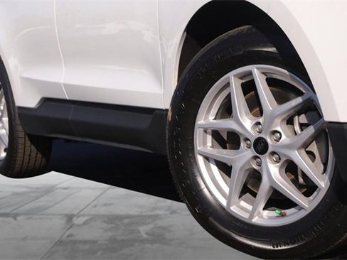 Certified 2024 Ford Edge SEL image 3