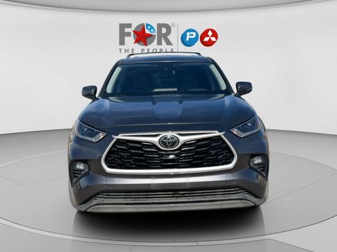 Used 2021 Toyota Highlander LE image 30