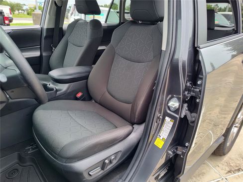 Used 2023 Toyota RAV4 XLE w/ Convenience Package FWD image 18