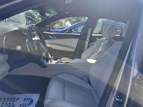 Used 2025 Genesis G70 2.5T image 17