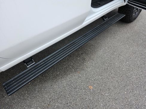 Used 2024 GMC Sierra 2500 AT4X image 9