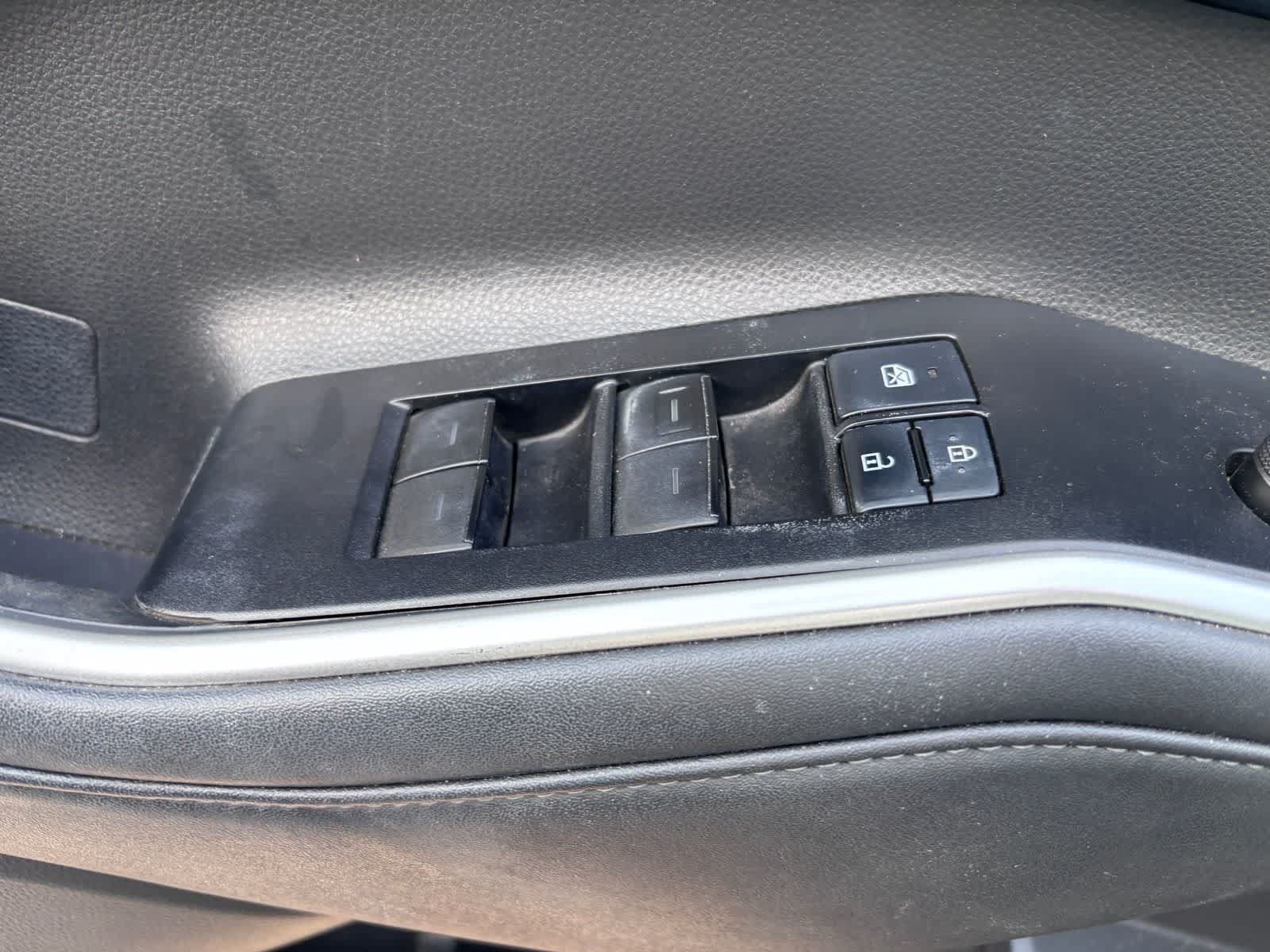 Used 2021 Toyota Highlander XLE FWD image 16