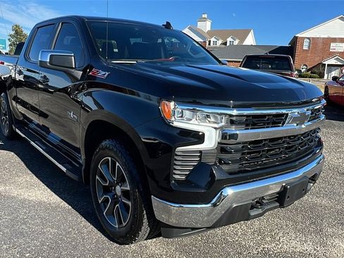 Used 2022 Chevrolet Silverado 1500 LT w/ Z71 Off-Road Package image 3