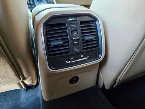 Used 2025 Porsche Macan image 19