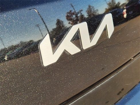 Certified 2025 Kia Soul LX image 11