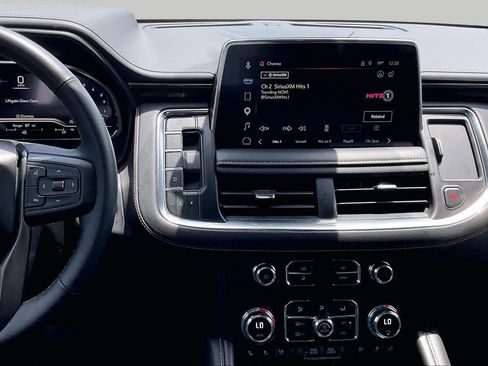 Used 2024 GMC Yukon AT4 w/ Technology Package AWD/4WD image 7