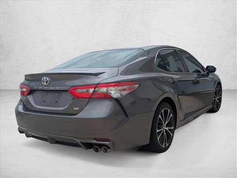 Used 2018 Toyota Camry SE w/ Moonroof Package image 5