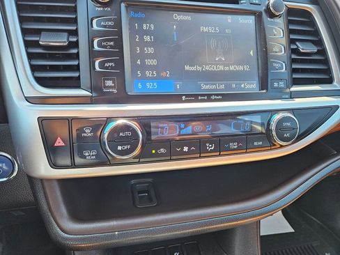 Used 2017 Toyota Highlander Limited Platinum AWD/4WD image 24