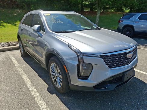 Used 2024 Cadillac XT4 Premium Luxury AWD/4WD image 3