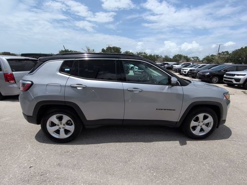 Used 2019 Jeep Compass Latitude FWD image 4