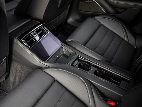 Certified 2026 Porsche Panamera Turbo AWD/4WD image 39