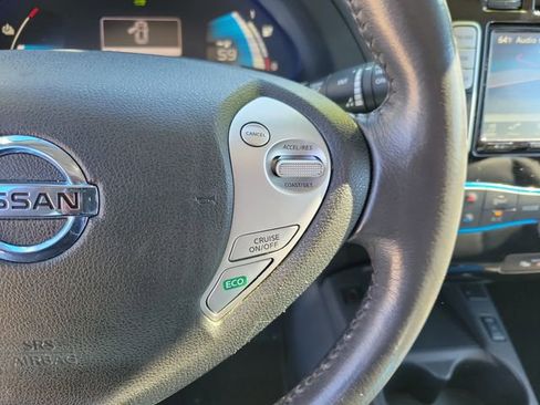 Used 2017 Nissan Leaf SL w/ Premium Package image 16