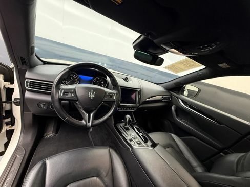 Used 2018 Maserati Levante AWD/4WD image 18