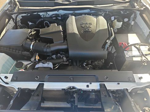 Used 2021 Toyota Tacoma SR5 RWD image 17