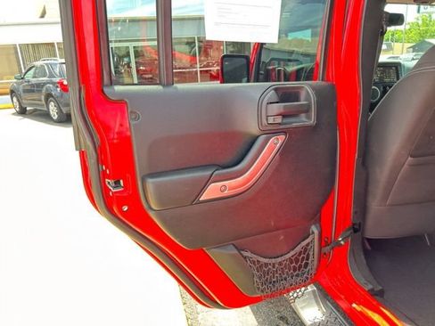 Used 2015 Jeep Wrangler Unlimited Sahara w/ Connectivity Group AWD/4WD image 20