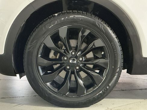 Used 2020 Kia Sorento S FWD image 13