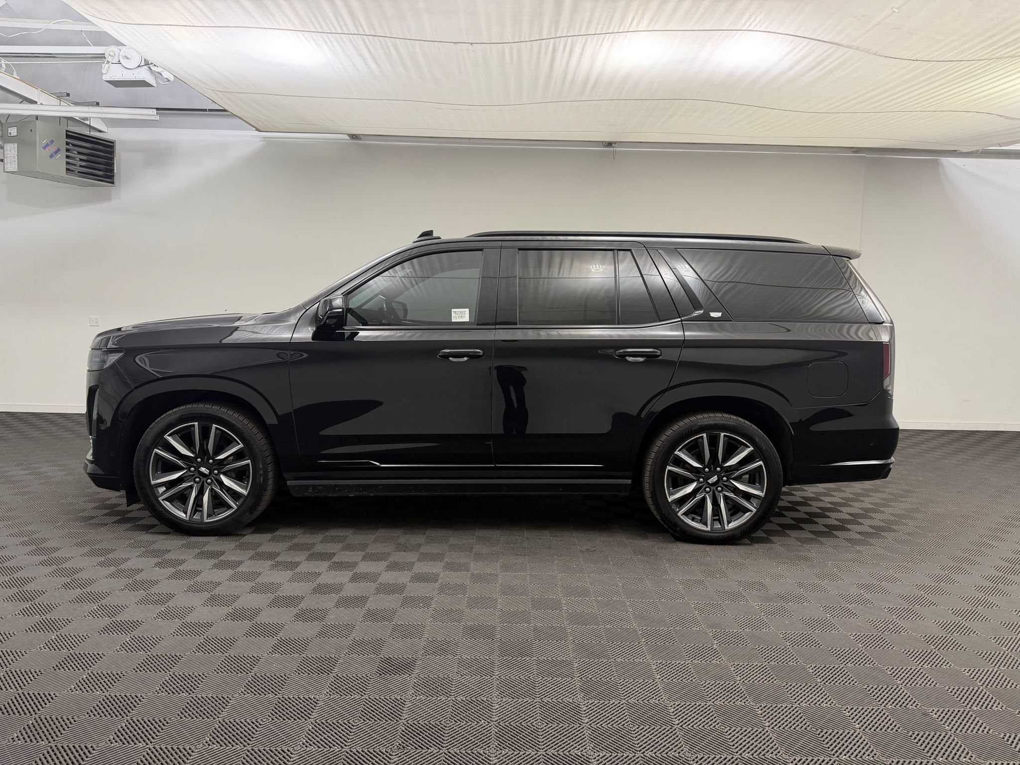 Used 2021 Cadillac Escalade Sport Platinum AWD/4WD image 2