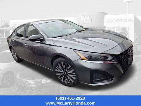 Used 2025 Nissan Altima 2.5 SV FWD image 5