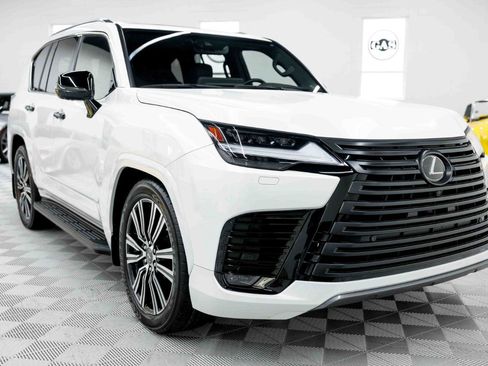 Used 2024 Lexus LX 600 4WD w/ Appearance Package image 5