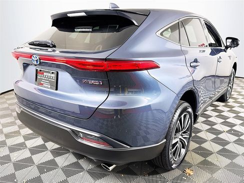 Used 2022 Toyota Venza LE image 7