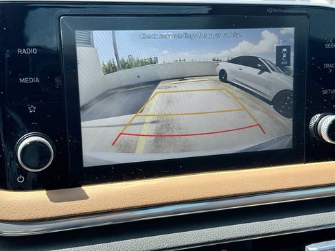 Used 2020 Hyundai Sonata SEL w/ Premium Package FWD image 12