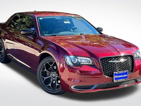Used 2019 Chrysler 300 Touring w/ Sport Appearance Package RWD image 3