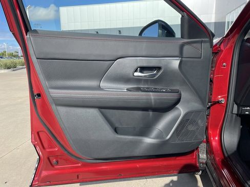 New 2026 Nissan Kicks SR image 13