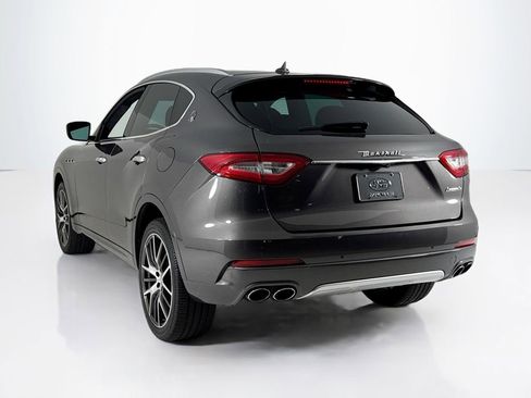 Used 2017 Maserati Levante w/ Luxury Package AWD/4WD image 3