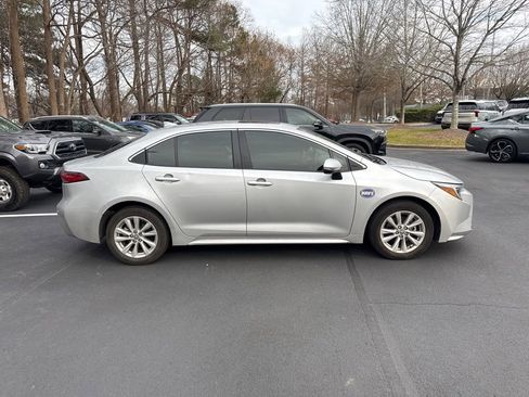 Used 2025 Toyota Corolla XLE image 18