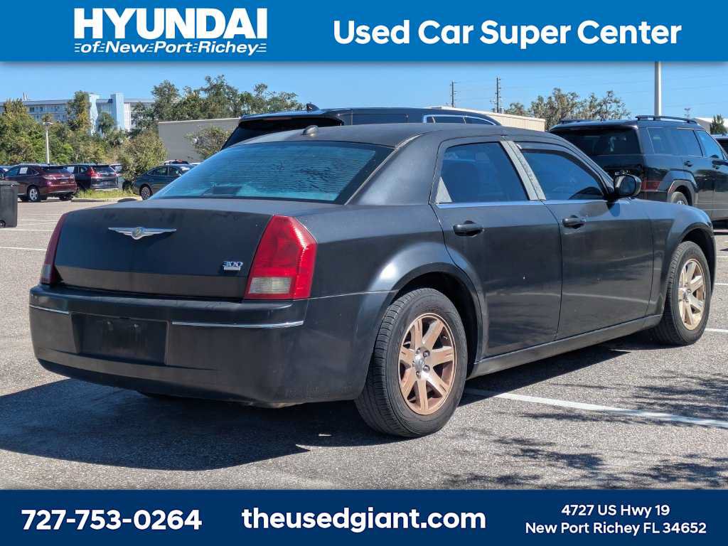 Used 2006 Chrysler 300 Touring RWD image 5