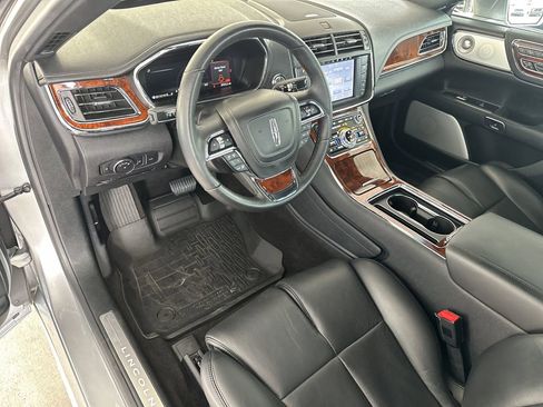 Used 2020 Lincoln Continental Reserve w/ Luxury Package image 12
