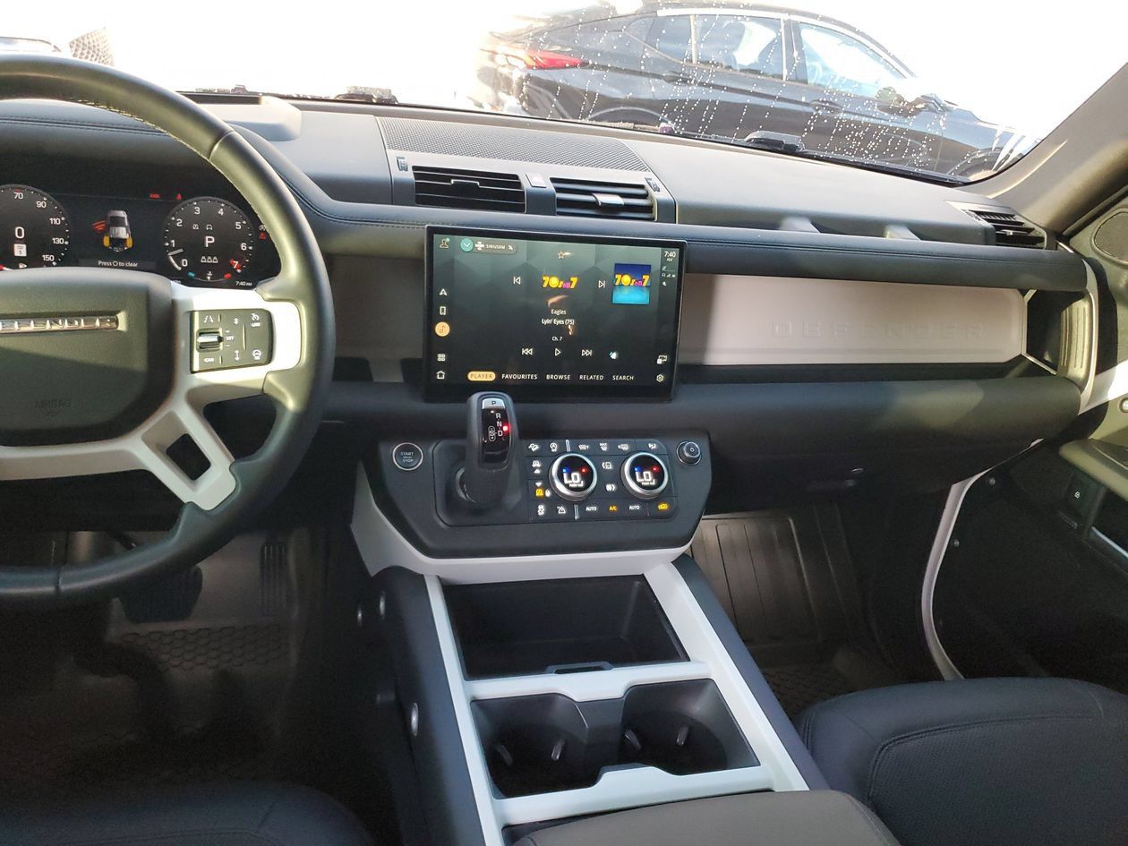 Used 2025 Land Rover Defender 110 X-Dynamic SE AWD/4WD image 14