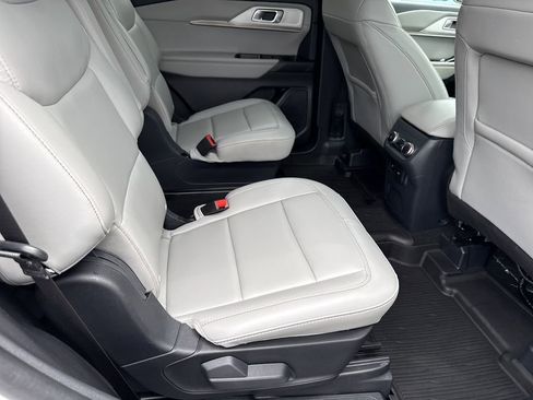 Used 2025 Ford Explorer Active w/ Active Comfort Package AWD/4WD image 15