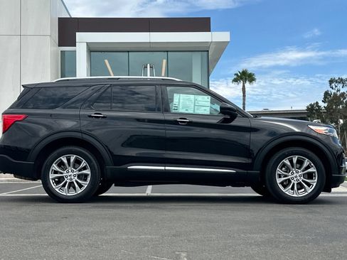 Certified 2024 Ford Explorer Limited AWD/4WD image 2