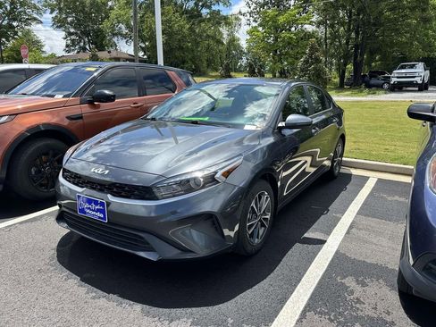 Used 2024 Kia Forte LXS w/ LXS Technology Package FWD image 3