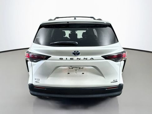 Used 2023 Toyota Sienna XLE AWD/4WD image 5