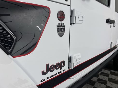 Used 2023 Jeep Gladiator Rubicon w/ Cold Weather Group AWD/4WD image 15