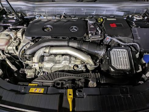 Used 2025 Mercedes-Benz GLB 250 4MATIC image 26